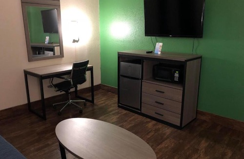 Wharton Hotel | Travelers Inn and Suites Wharton