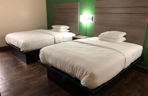 Wharton Hotel | Travelers Inn and Suites Wharton