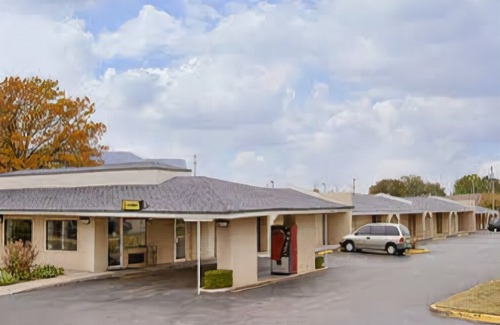 Midwest City Hotel | Travelers Inn Midwest City