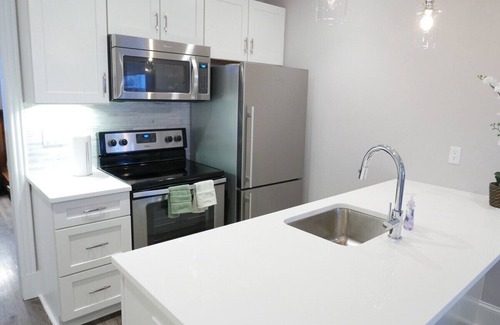 Shaw Apartment | Travelers Trove' Sleeps 6 in Shaw