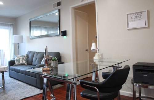 Westlake Village Apartment | Traveling professionals love it here!