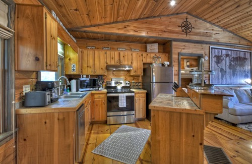 Hidden Lake Cabin | Traveller - Cherry Log