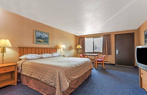 Halsey Hotel | Travelodge by Wyndham Pioneer Villa