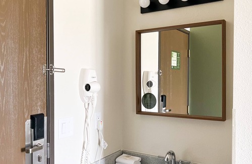 Atlanta Hotel | Travelodge by Wyndham Atlanta, Illinois