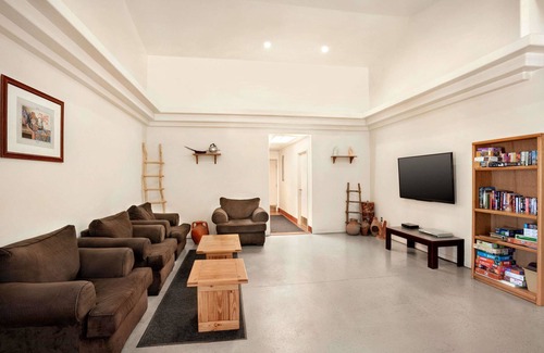 Guernsey Hotel | Travelodge by Wyndham Guernsey