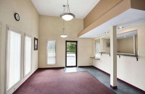 La Porte Hotel | Travelodge by Wyndham La Porte/Michigan City Area