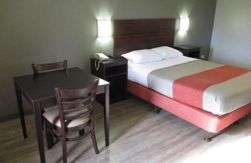 Lansing Hotel | Travelodge by Wyndham Lansing