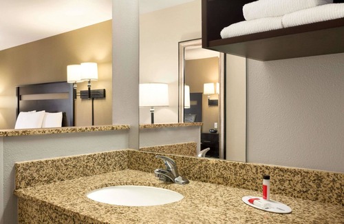 Santa Teresa Hotel | Travelodge by Wyndham Santa Teresa