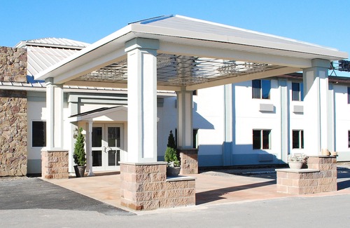 Watertown Hotel | Travelodge by Wyndham Watertown