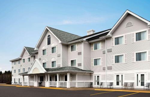 Moncton Hotel | Travelodge Suites by Wyndham Moncton