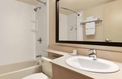 Moncton Hotel | Travelodge Suites by Wyndham Moncton