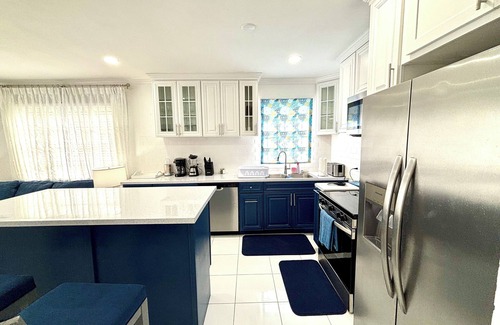 Nassau House | Tre'Tel Home Away #1 Centrally located, 5-minute Walk To The Beach 1800 sq. ft.