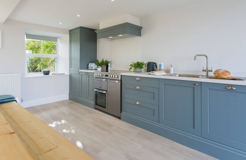 Ty Croes Cottage | Trecastell - sleeps 8 guests in 4 bedrooms