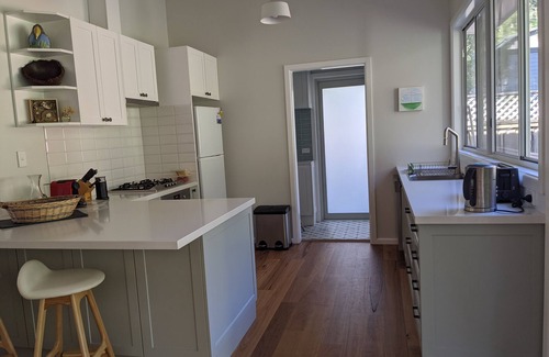 Pearl Beach House | "Tree Breeze, on the sunny side of the street"