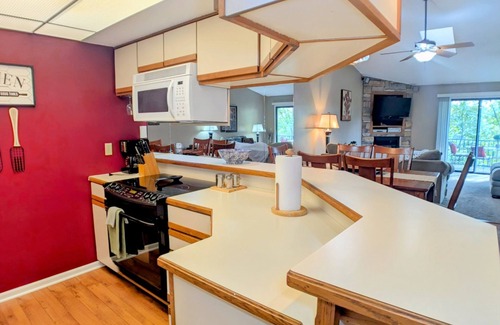 Table Rock Condo | Tree Top Terrace~NEW LISTING!~Pointe Royale Resort~Pools~Hottub