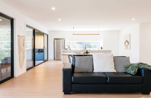 South Launceston House | Tree Top Treasure ITAS