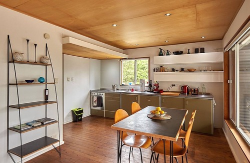 Mount Wilson Cabin | TREE TOPS - stunning sunsets, serene location. SPECIALS ON NOW !