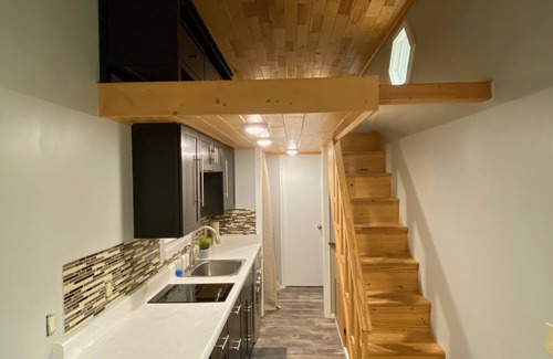 Corbett - Terwilliger - Lair Hill House | Tree View Tiny House - light filled, stone patio, close to Lewis & Clark, OHSU