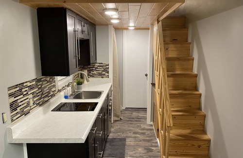 Corbett - Terwilliger - Lair Hill House | Tree View Tiny House - light filled, stone patio, close to Lewis & Clark, OHSU