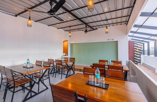 Thampanoor Hotel | Treebo De Cloud 9 Regency