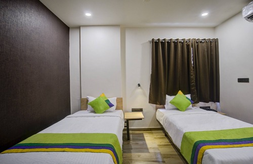 Udhna Hotel | Treebo Grand Lotus