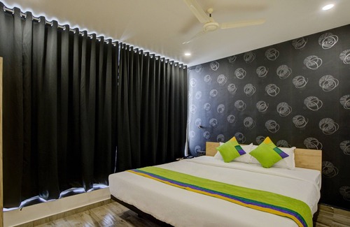 Udhna Hotel | Treebo Grand Lotus