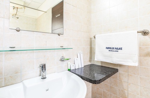Adyar Hotel | Treebo Pappilon Palace - PVS Circle