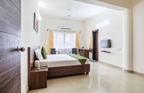 Adyar Hotel | Treebo Pappilon Palace - PVS Circle