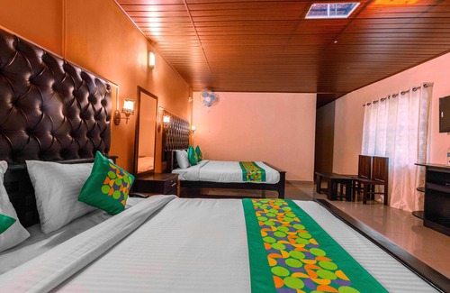 Somvarpet Hotel | Treebo River View