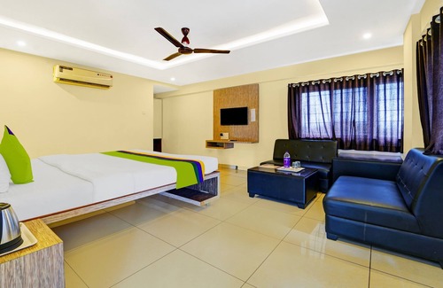 Kolhapur Hotel | Treebo Surya Comforts, 200 Mtrs From Kolhapur Railway Station