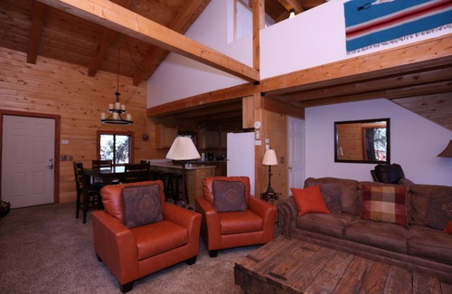 Ponderosa Park Cabin | Treehouse Cabin is your Mountain Getaway