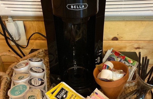 Nixa Cabin | Treehouse cabin-unique stay-convenient location yet very secluded atmosphere