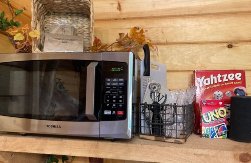 Nixa Cabin | Treehouse cabin-unique stay-convenient location yet very secluded atmosphere