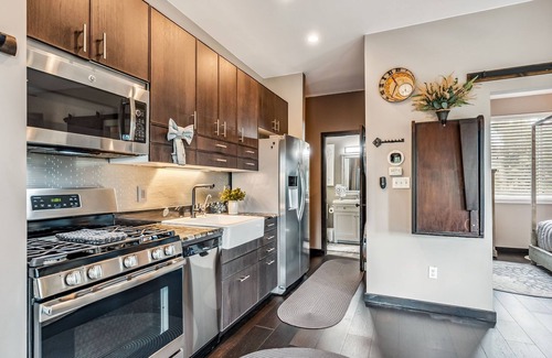 Black Hawk House | Treehouse - Cozy 1-Bed w/Hot Tub & Views!