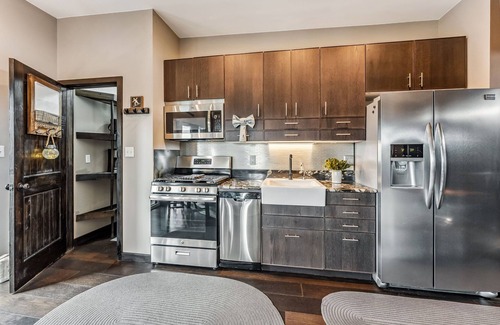 Black Hawk House | Treehouse - Cozy 1-Bed w/Hot Tub & Views!