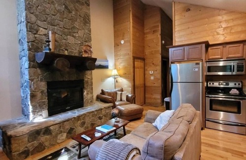 Bryson City Cabin | Treehouse D - A Suite Getaway for Two