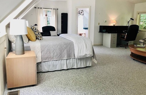 Manchester Center Apartment | Treehouse Guest Suite in Manchester