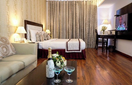 Old Gurgaon Hotel | TreeHouse Queens Pearl