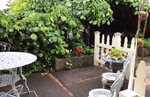 Friday Harbor Condo | Treehouse Suite - Downtown - Walking Distance to Ferry, Stores, Restaurants!