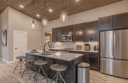 Innsbrook Cabin | Treehouse Summit by Innsbrook Vacations!