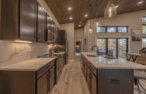 Innsbrook Cabin | Treehouse Summit by Innsbrook Vacations!