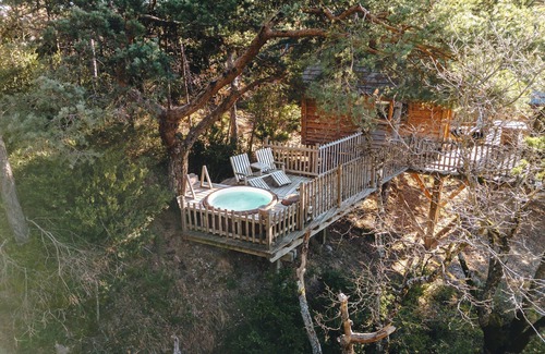 Serres Cabin | Treehouse with private Jacuzzi - Bois d'Arambe