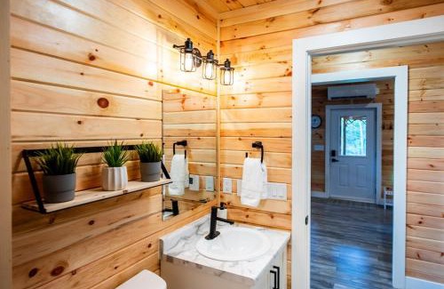Smiths Corner House | Treeside Retreat with Hot tub