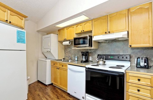 Lakeway House | Treetop Bungalow - shared community Pool/Hot Tub #18