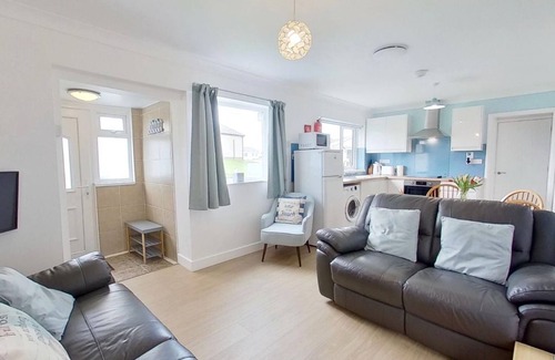 Hayle Cottage | Trefusis offers a comfortable, modern, well equipped and broadband connected beachside escape