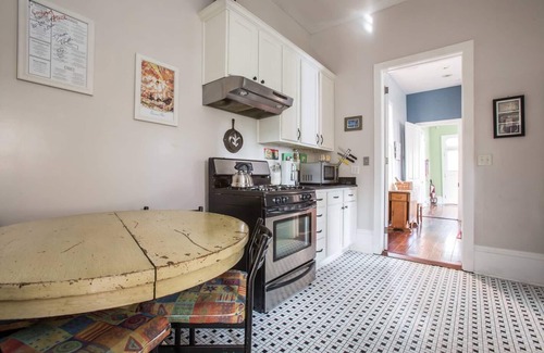 Seventh Ward House | Treme Shotgun House 3 Blocks to French Quarter Sleeps up to 2