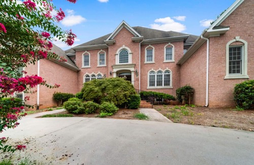 Lithonia House | Tremendous 7-bedroom estate in Lithonia with fitness room, AC, WiFi