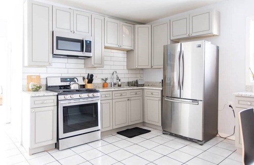 Logan Square Apartment | Trendy 2BR Apartment in Logan Square!