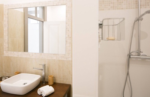 Martires Apartment | Trendy and Super Central Apartment 21 by Lisbonne Collection