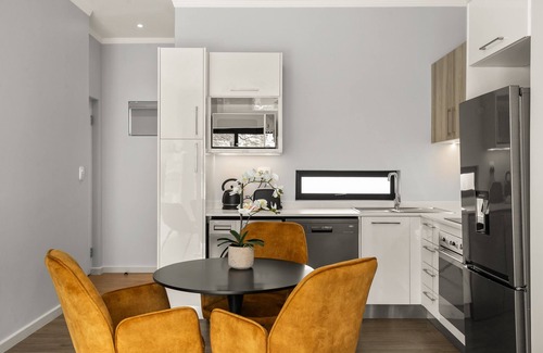 Greater Johannesburg Metropolitan Area Apartment | Trendy | Brand New | 2 Bed | Rosebank